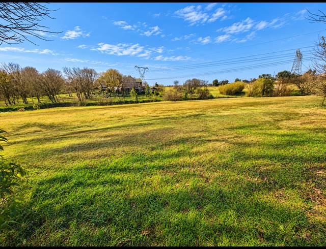 1,672M² VACANT LAND FOR SALE IN ROTHDENE